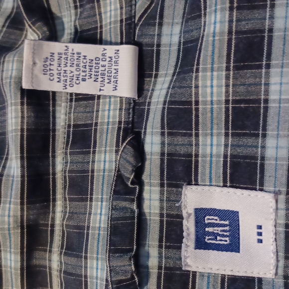 Men's Short Sleeve Gap Button Down Shirt. Large. Dark Navy Blue Plaid/Check. - Picture 8 of 8